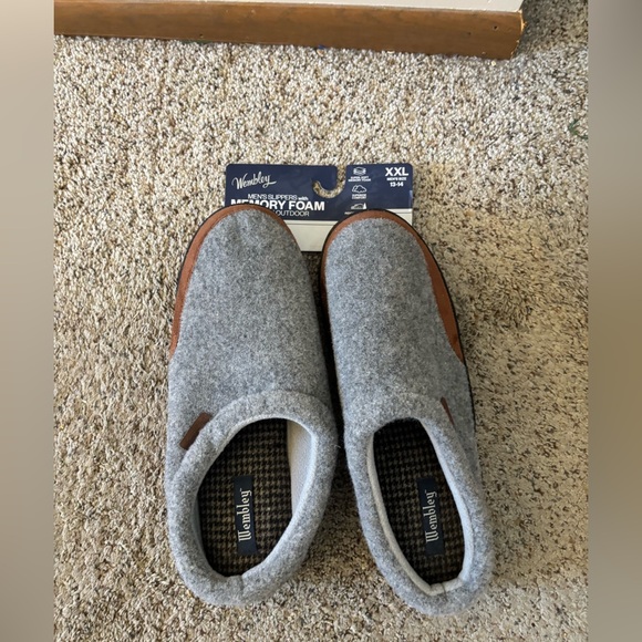 Wembley Gray and Brown Men's slippers - Picture 1 of 4